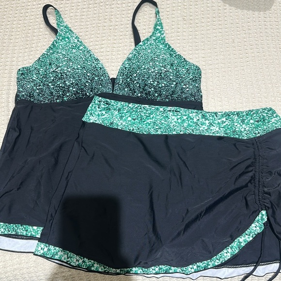 Nwt rekita Black and green Sequin print Swimsuit two piece - Picture 1 of 6